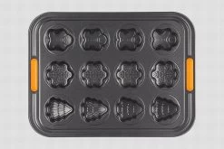 Le Creuset Pâtiliss Bakvorm Voor 12 Kerstfiguren Staal Zwart